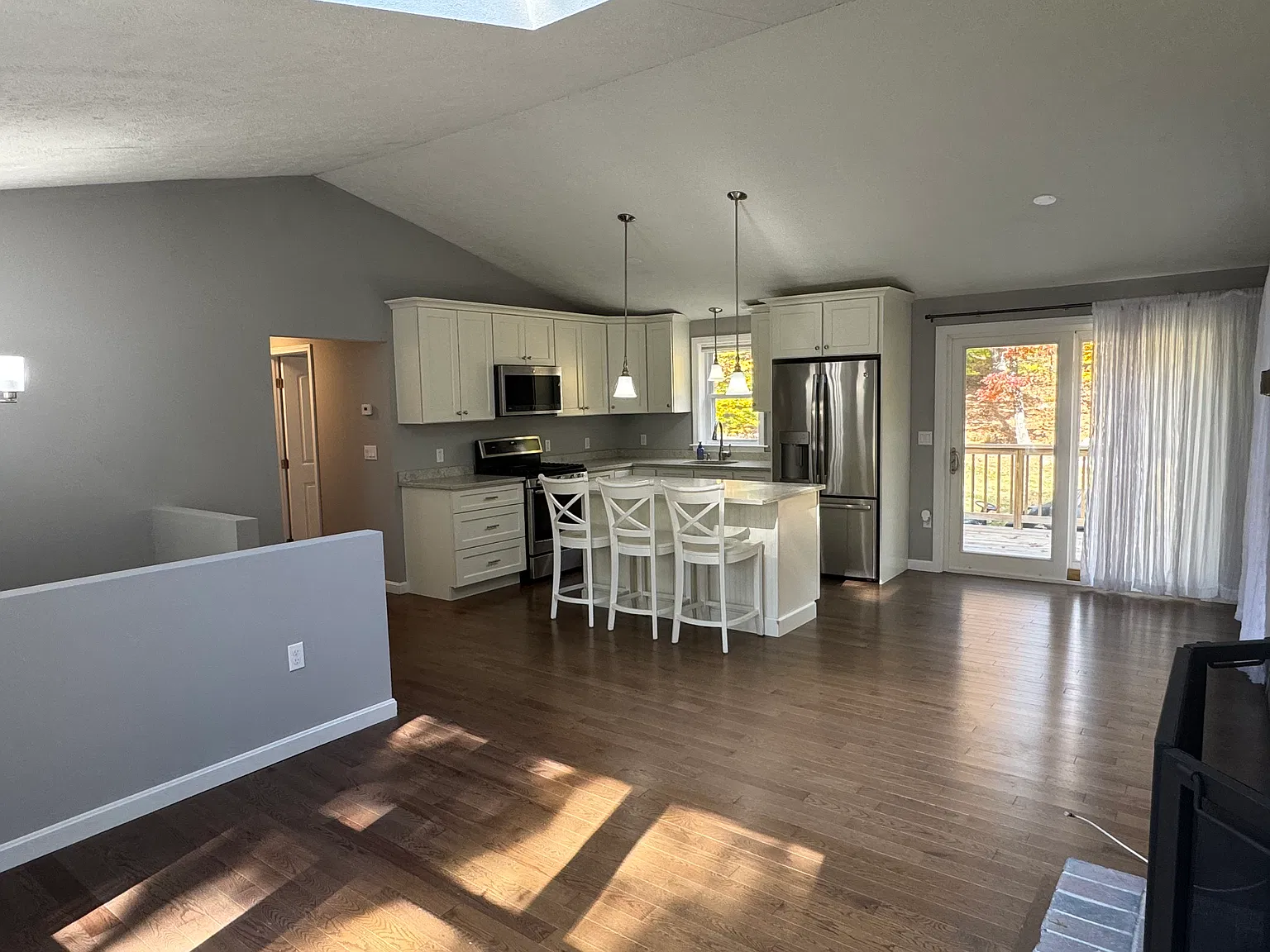 3 bed, 960 sqft, $3,500 — Photo 3