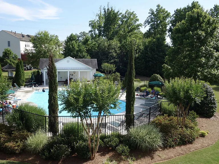 1390 Thornborough Dr — Photo 8