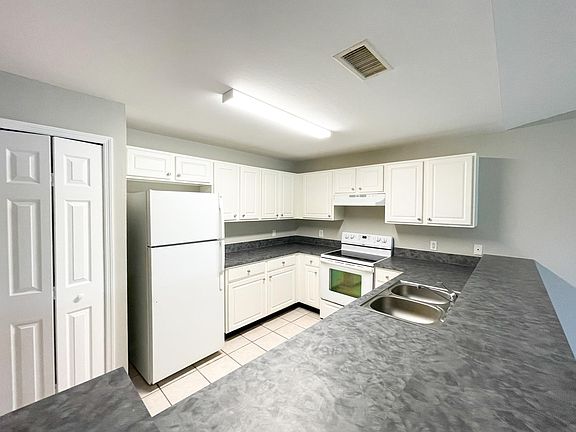 2nd image of 2123 Fairway Dr #2123