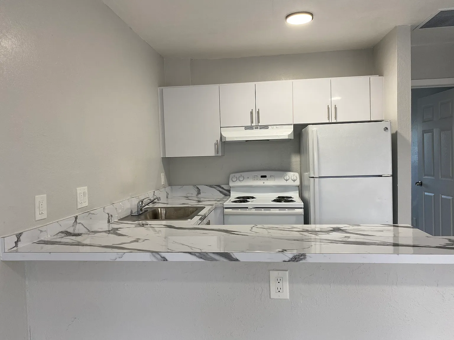 1 bed, 700 sqft, $1,500 — Photo 2