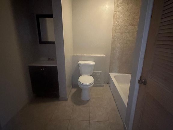 2nd image of 717 W Waid Ave