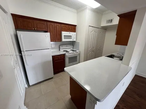 18356 NW 68th Ave APT E, Hialeah, FL 33015