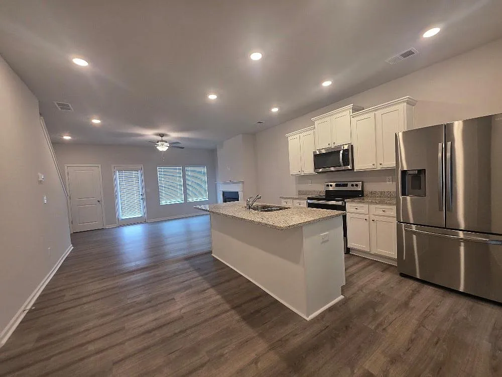 3 bed, 2.5 bath, $1,900 — Photo 3