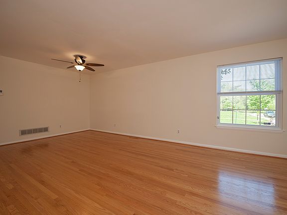 2nd image of 2524 W 7th St