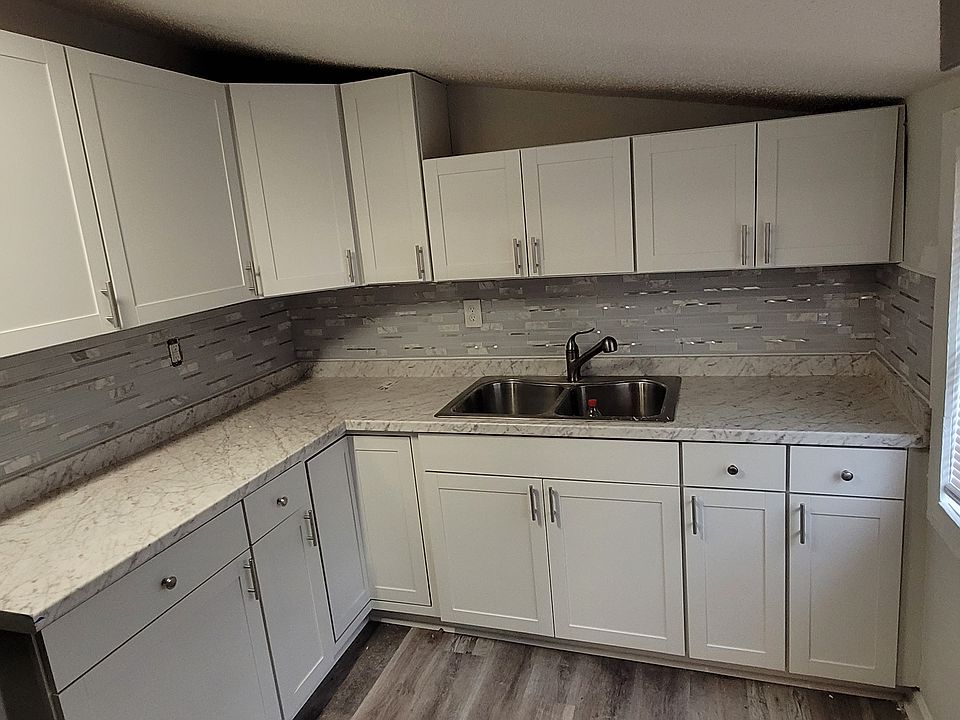 2nd image of 2109 Niagara St