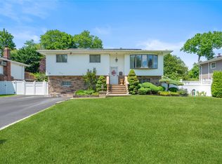 305 Alfred St, North Babylon, NY 11703