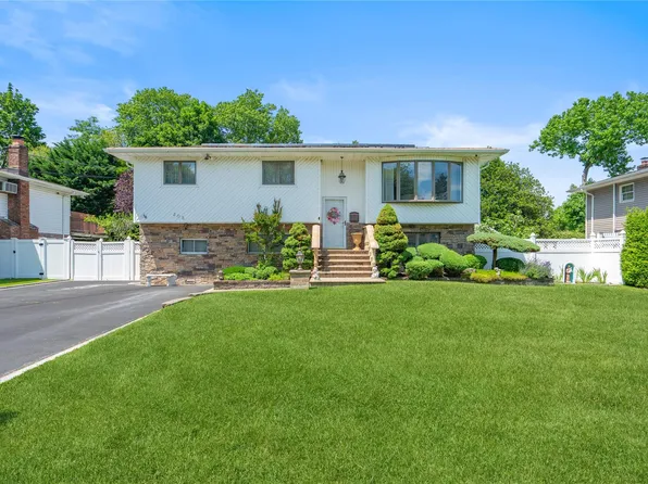 305 Alfred Street, North Babylon, NY 11703