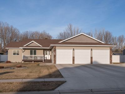2418 Peach Tree Dr, Bismarck, ND, 58504