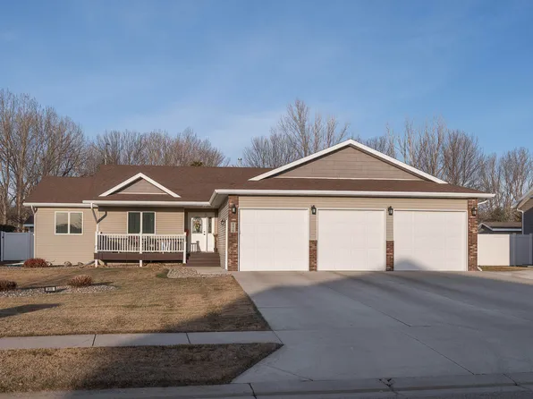 2418 Peach Tree Dr, Bismarck, ND 58504