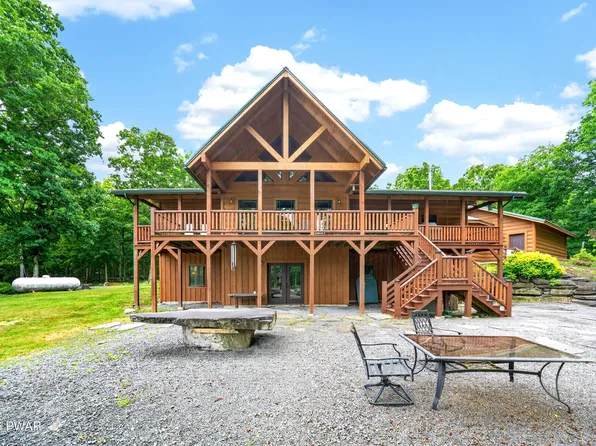 61 Gravity Rd, Hawley, PA 18428