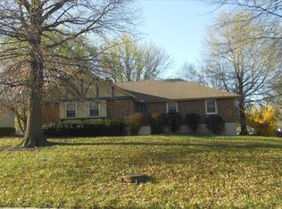 812 SW Stonehenge Dr, Blue Springs, MO 64015