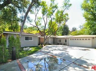 19140 Charles St, Tarzana, CA 91356