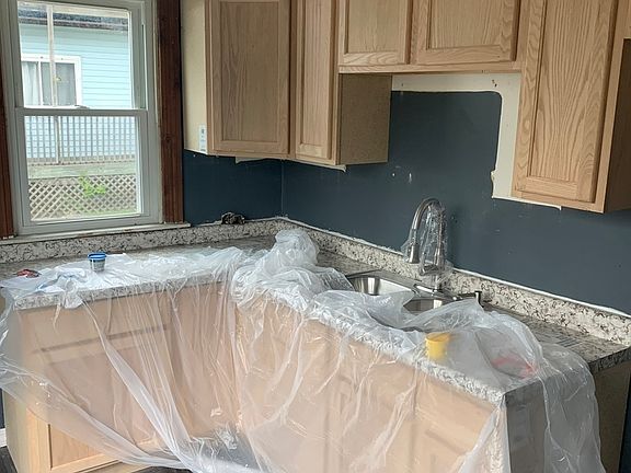 4th image of 209 S Willow Ave