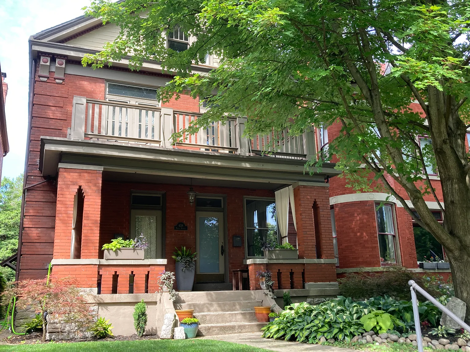 638 Maple Ave photo 1