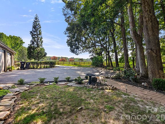 5th image of 613 Perry Rd