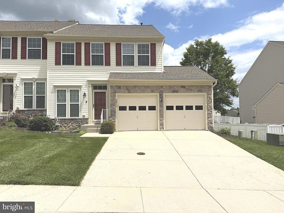 1st image of 2911 Lomond Pl