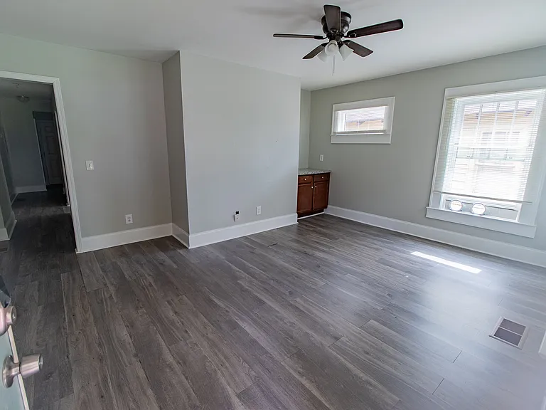 973 Byron Dr SW — Photo 2