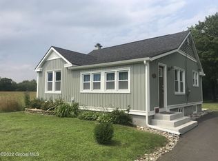 3 Colonial Rd, Stillwater, NY 12170