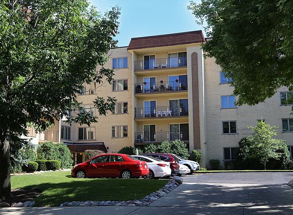 2nd image of 6433 W Belle Plaine Ave APT 506