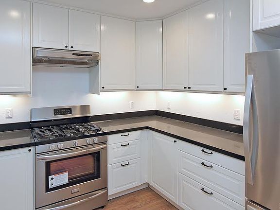 4th image of 860 College Ave