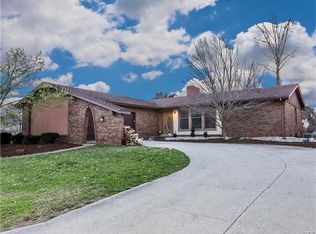 2 Cardinal Ln, Highland, IL 62249