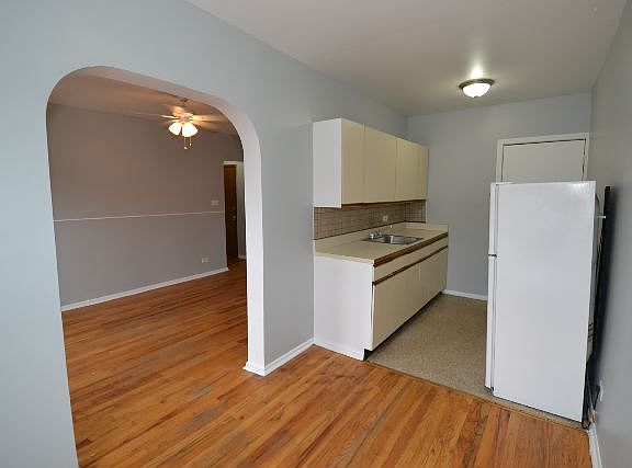 3rd image of 4515 N Malden St #2C