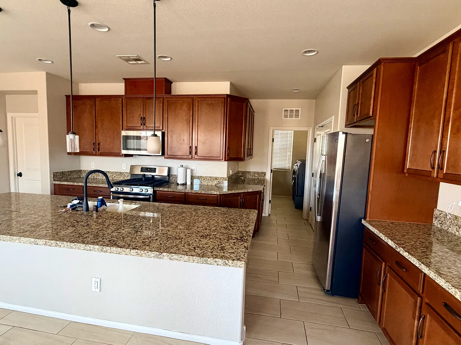3 bed, 1880 sqft, $2,300 — Photo 2