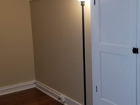5th image of 306 N Van Buren St #1