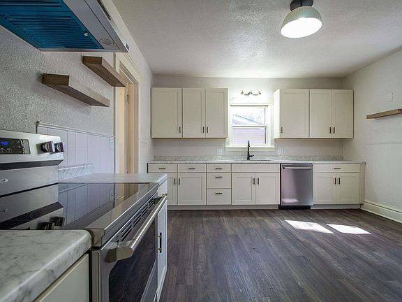 4th image of 402 Flower St