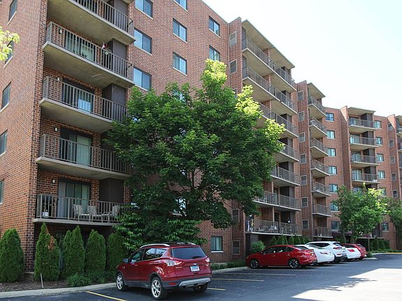 2nd image of 1 Bloomingdale Pl APT 400