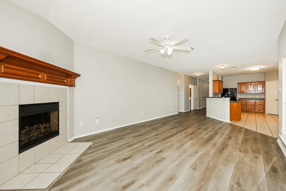 4 bed, 2.5 bath, 2240 sqft, $2,215 — Photo 4