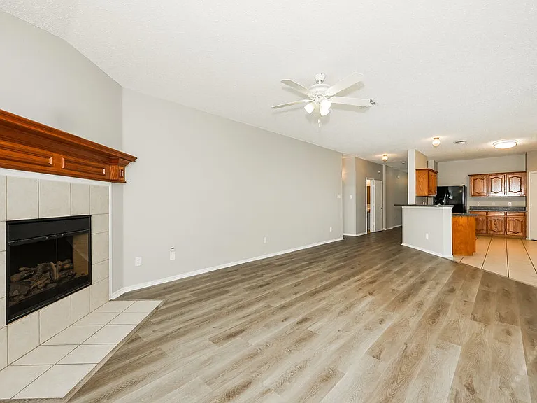 829 Clear Creek Dr — Photo 4