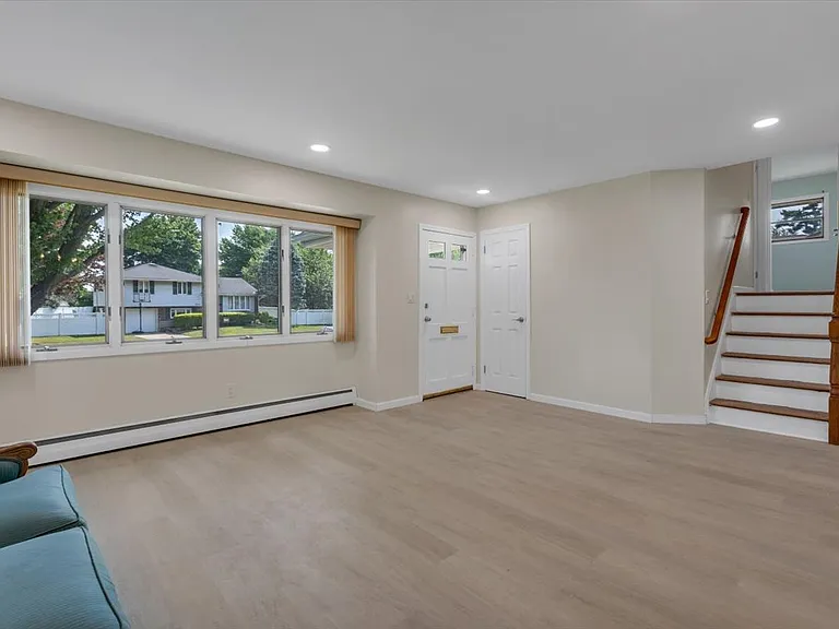 8 Fern Dr — Photo 5