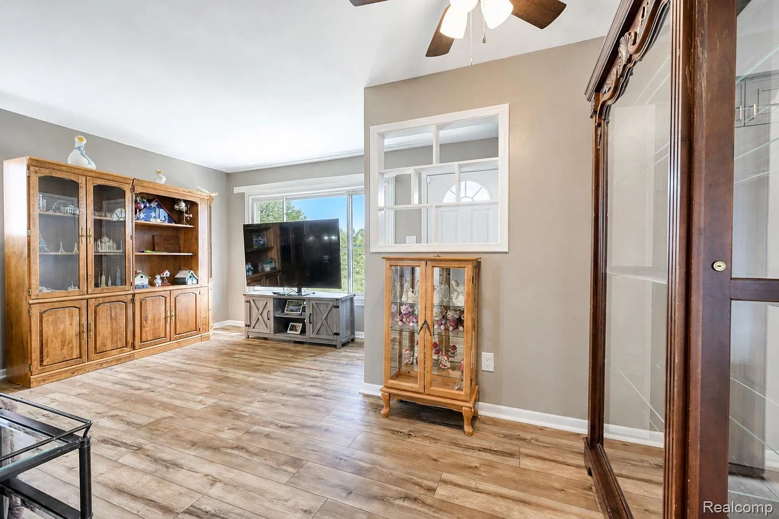 3 bed, 1.0 bath, 999 sqft, $2,100 — Photo 4
