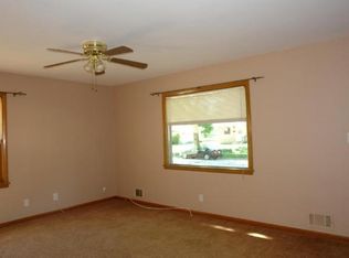 2876 S 103rd St, West Allis, WI 53227