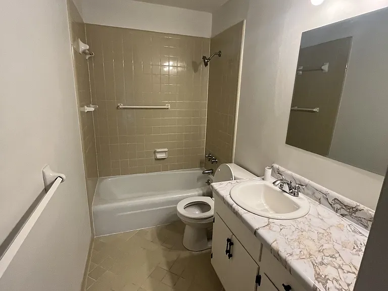 Malibu Apartments — Photo 12