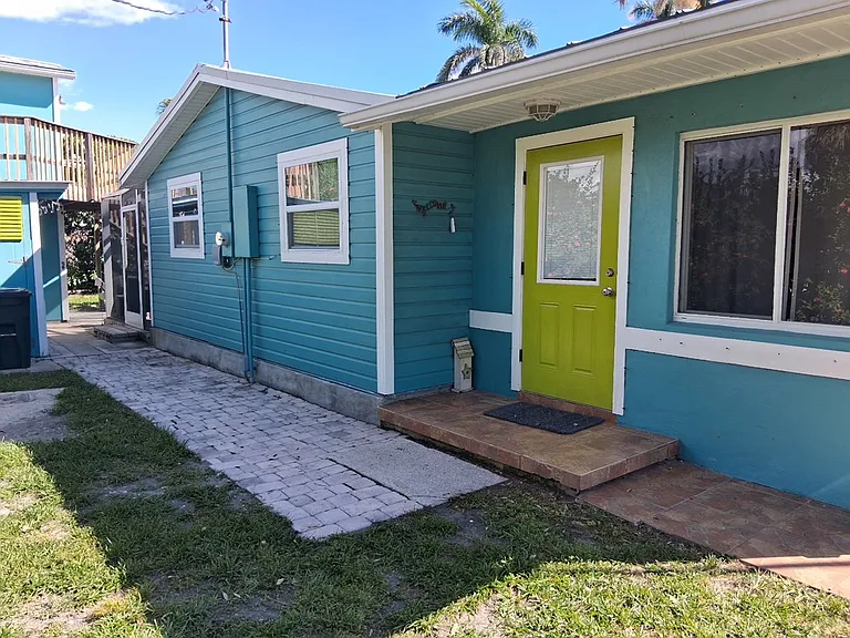2470 Rose Ave — Photo 16