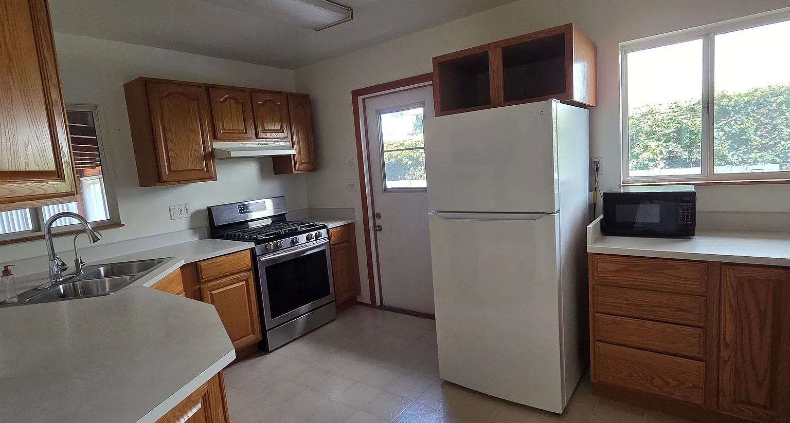 3+ Bed House Utilities Paid By Landlord — Photo 3