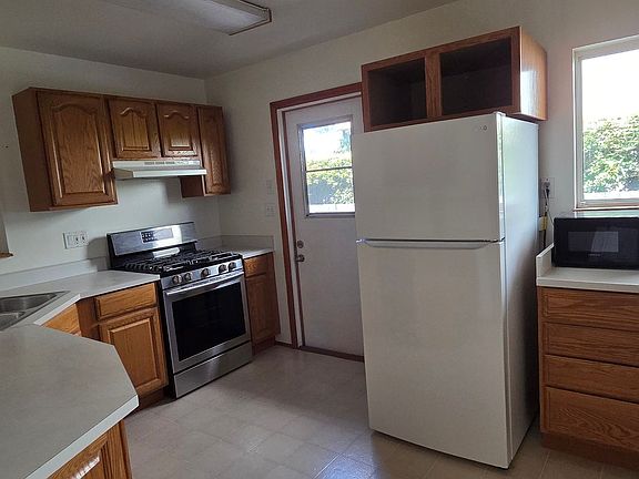 3rd image of 230 D Ave