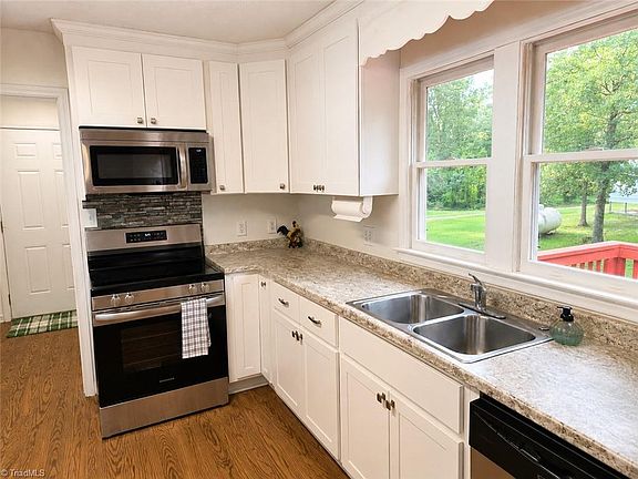 2nd image of 505 Addor Rd