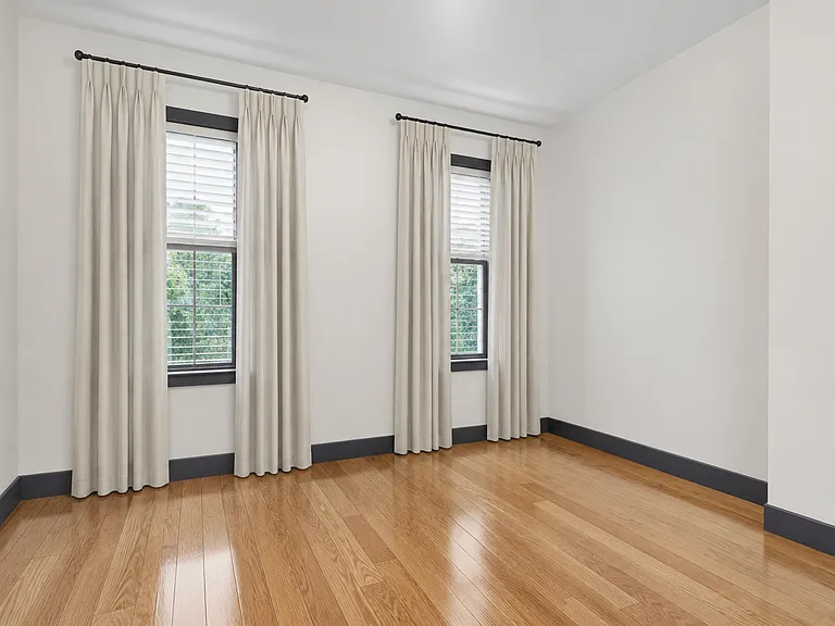 1137 Blake Ave #1 — Photo 3