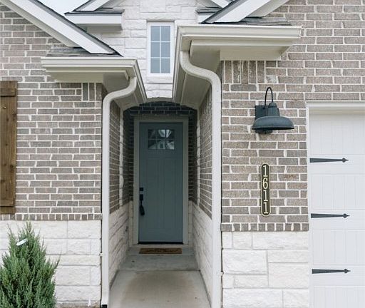 2nd image of 1611 Briscoe Manor Ct