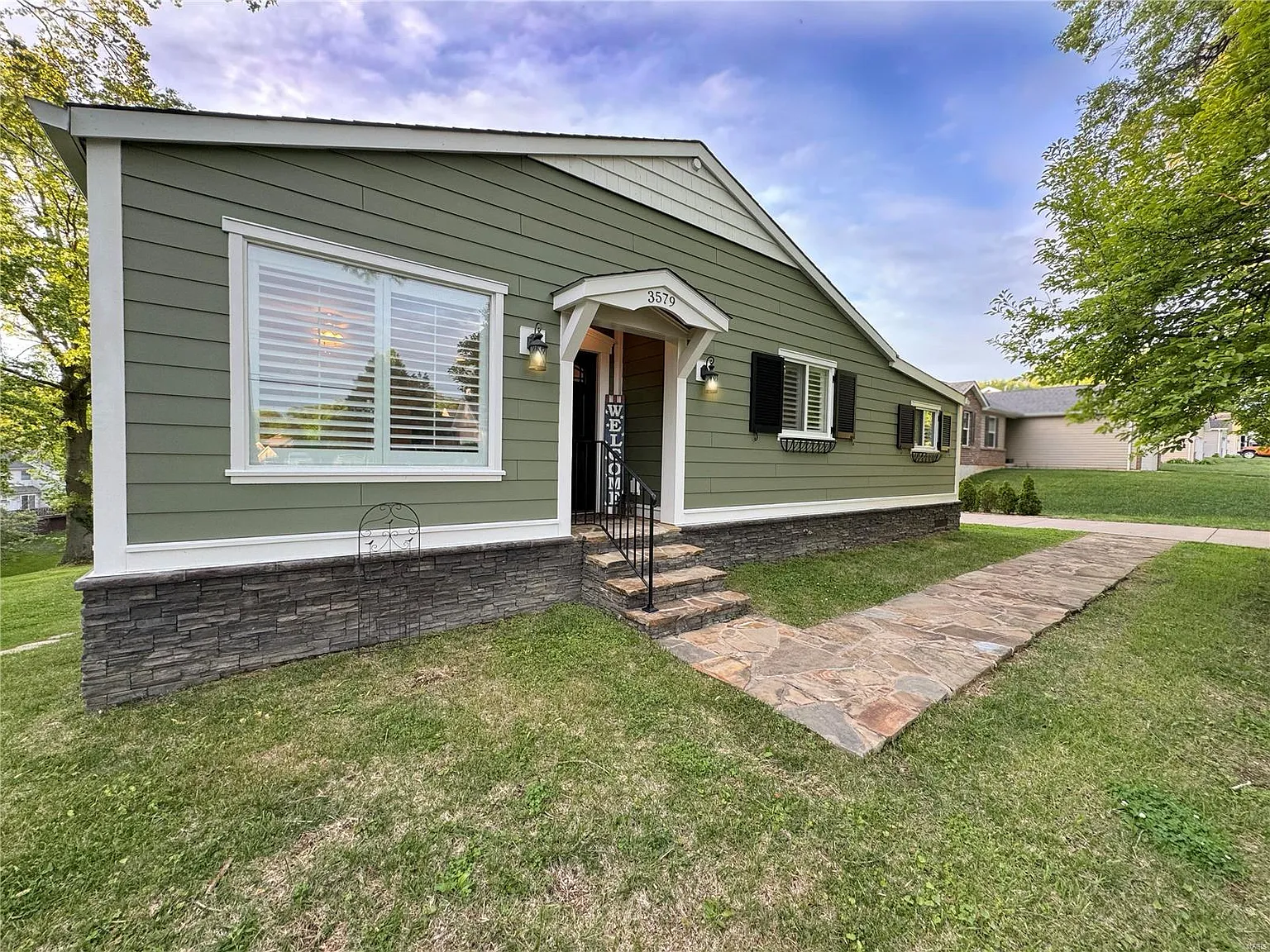 3579 Welland Ave photo 1