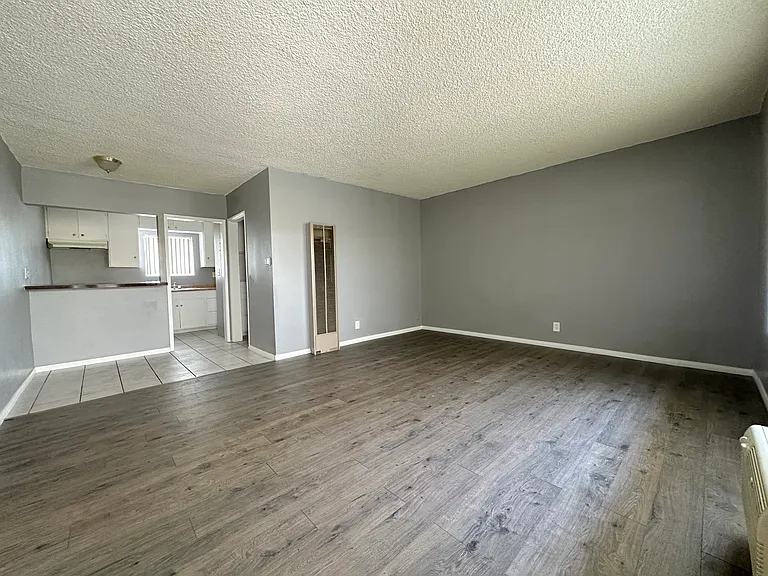 7636 Owensmouth — Photo 25