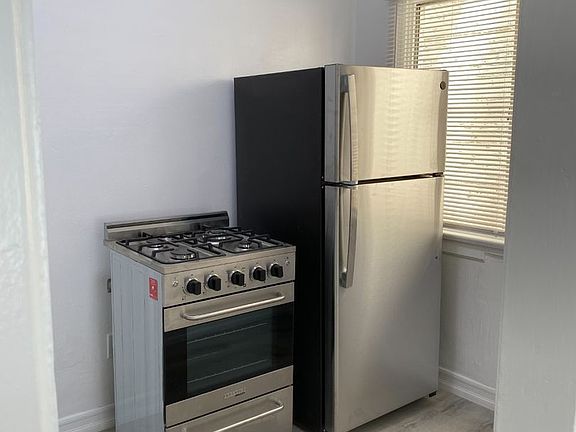 4th image of 819 Irolo St #201