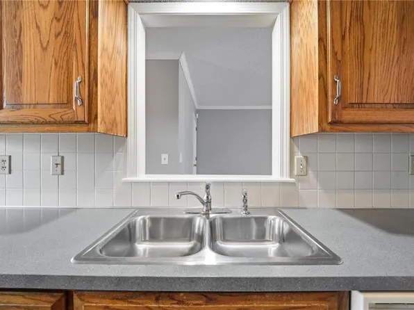 7460 Nall Ave, Prairie Village, KS 66208