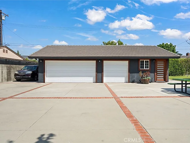 1721 E Ruddock St — Photo 34