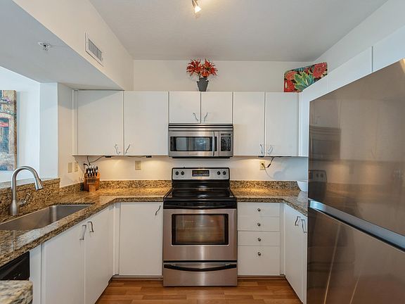 4th image of 3020 NE 32nd Ave APT 714