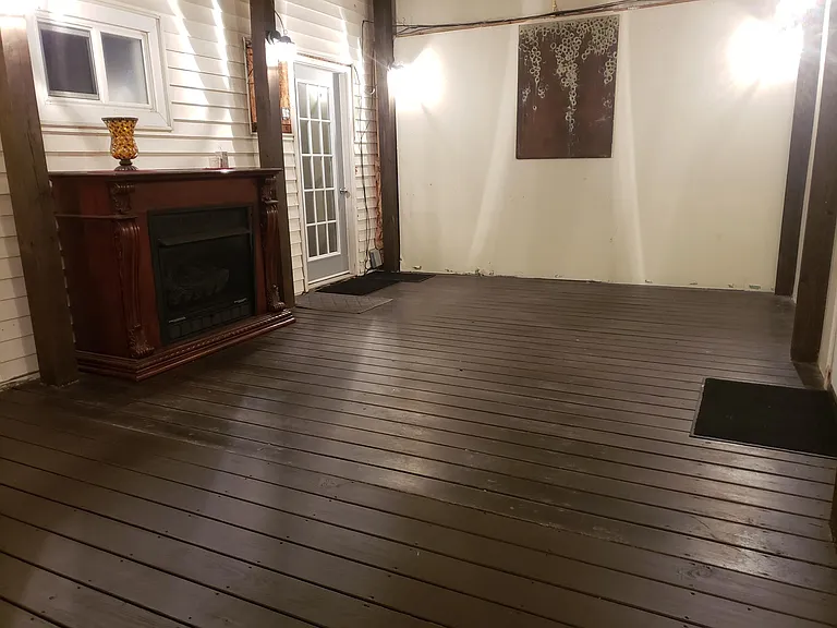 Enclosed Deck (not heated)