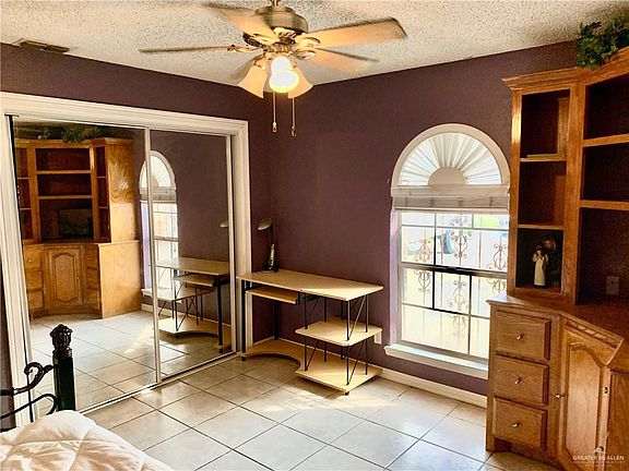 4th image of 1009 Tori Ln